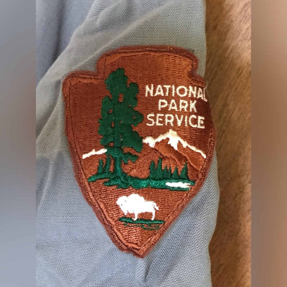 Mens Sz Medium Official National Park Service Uniform Button Up Shirt NEW Patch